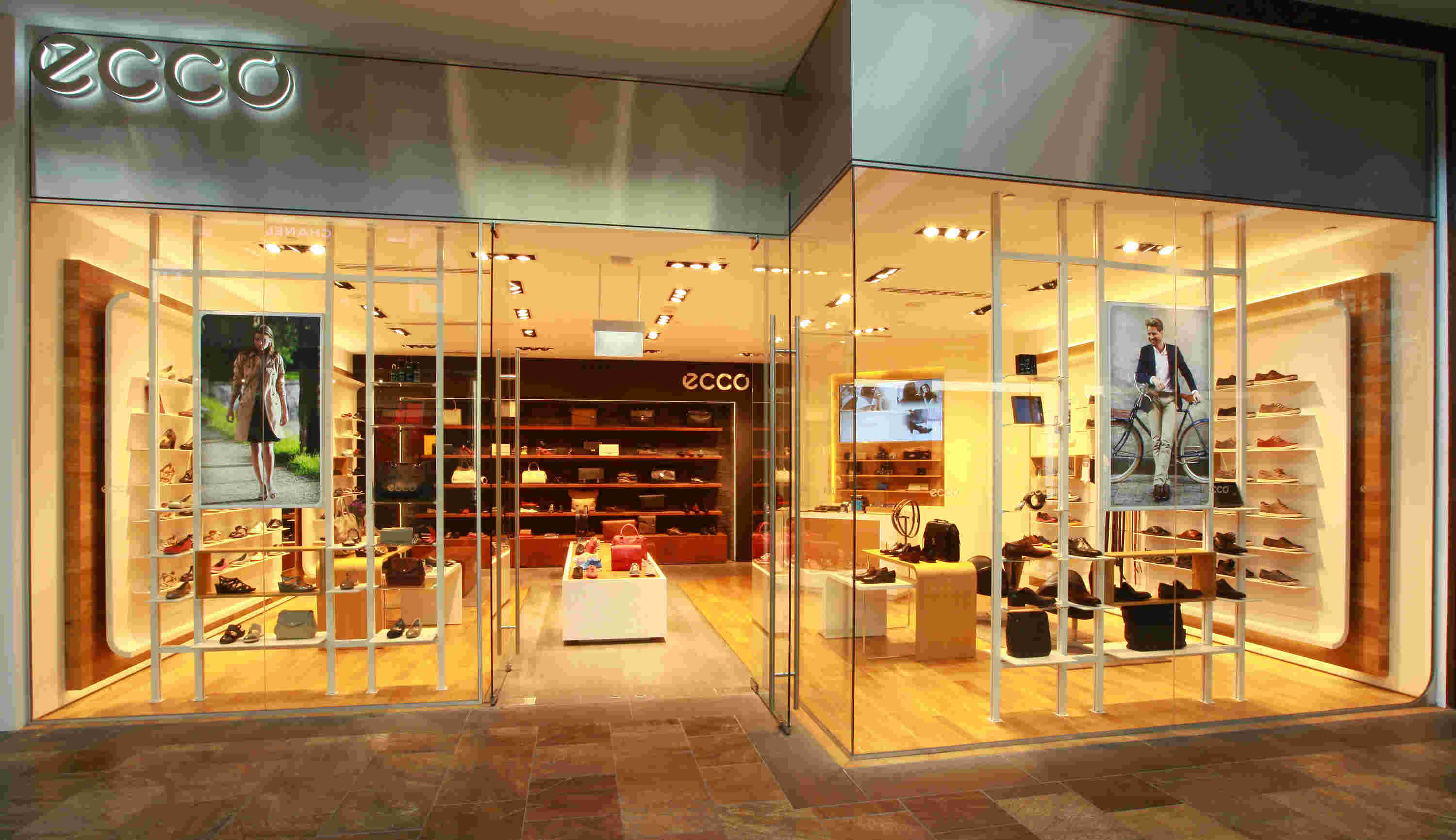 位於濱海灣金沙購物商城的愛步 (ECCO) 商店